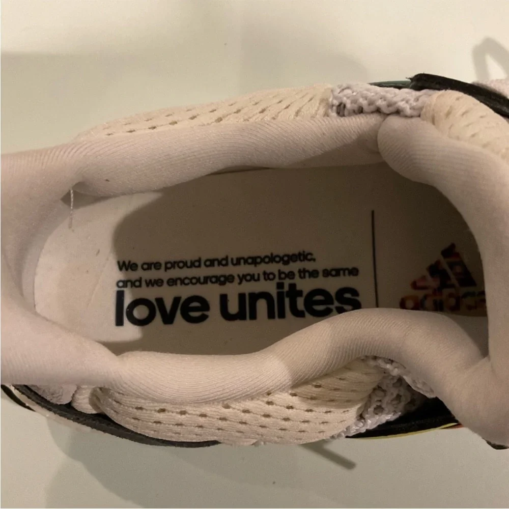ADIDAS ULTRA BOOST LOVE UNITES SIZE 8 PERFECT CONDITION - Picture 6 of 8